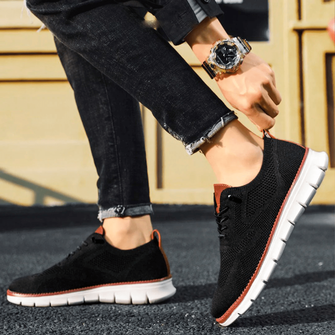 Jean, baskets tendance pour hommes noires à lacets avec semelle blanche légère et détails marron, chaussures de sport et de ville confortables et modernes