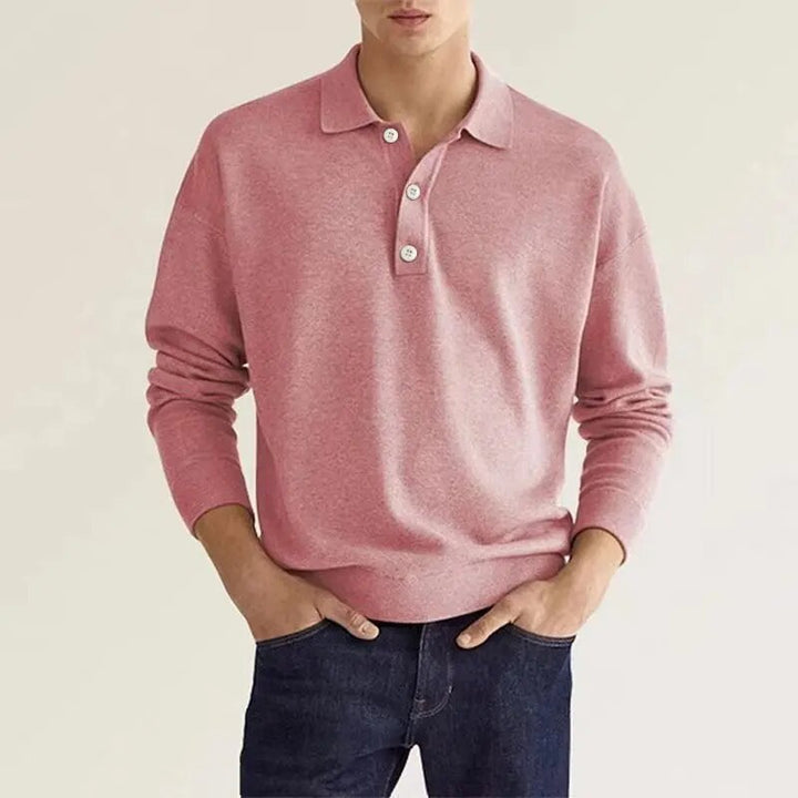 Le polo homme manches longues en couleur rose poudré apporte une touche de fraîcheur et de style à votre garde-robe. Avec son col classique et ses boutons élégants, il offre un confort optimal tout en restant moderne et raffiné. Idéal pour un look décontracté, il se porte facilement en toute occasion.