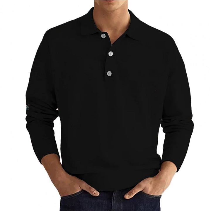 Ce polo homme manches longues au design moderne est parfait pour un look élégant et confortable. Il présente une coupe contemporaine, avec des boutons contrastants et un col classique. Disponible en noir, il s'adapte à toutes les occasions, alliant style et praticité.