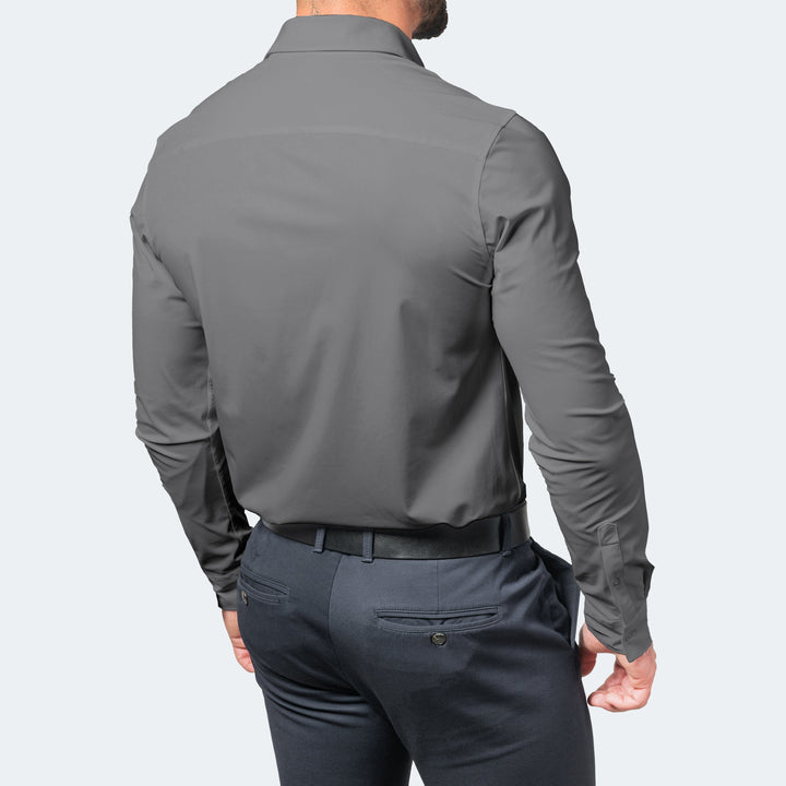 Chemise stretch à manches longues pour homme, modèle Julien, de couleur gris foncé, vue de dos, coupe ajustée, tissu extensible offrant confort et liberté de mouvement, idéale pour un style moderne et élégant.