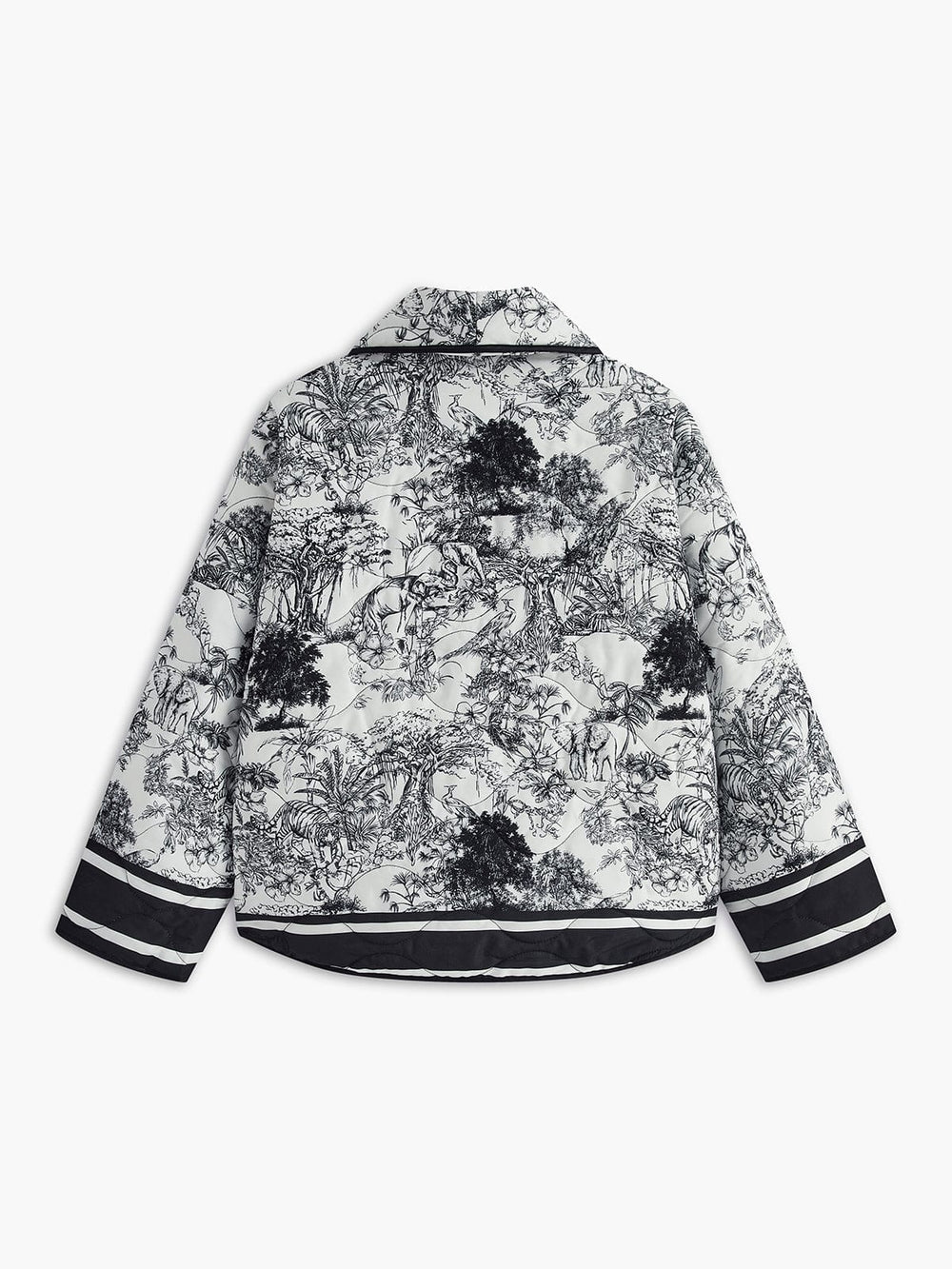 Vue arrière de la, avec motif noir et blanc détaillé inspiré de paysages naturels. Coupe courte matelassée avec finitions contrastées, idéale pour un style hivernal élégant et moderne.