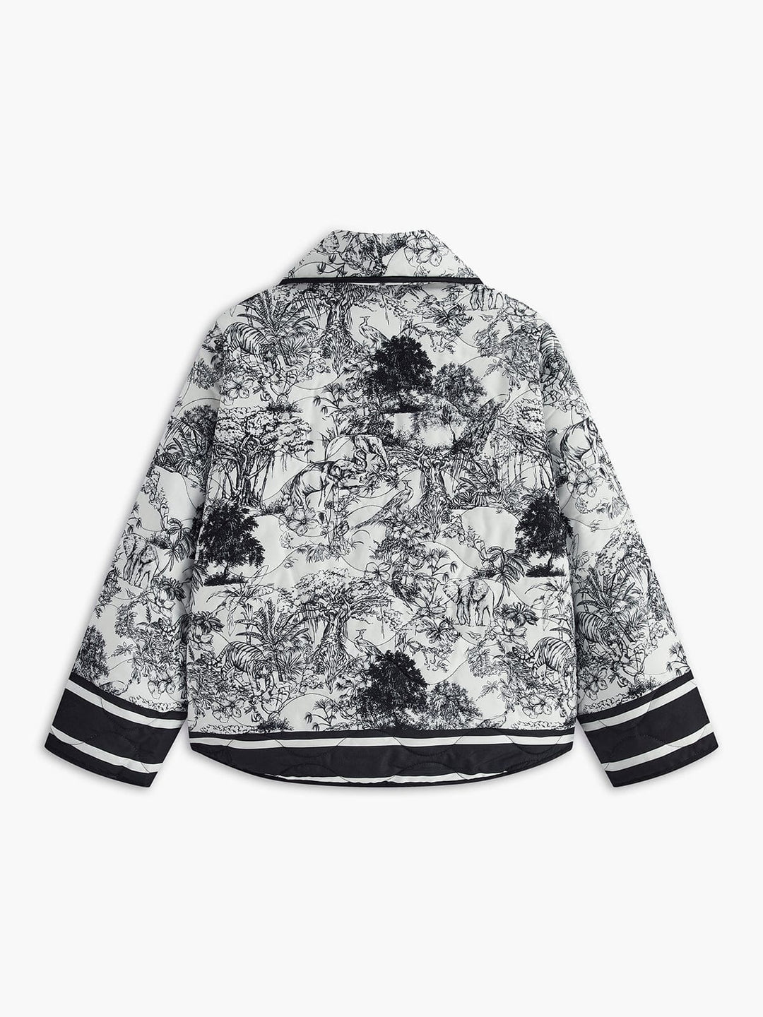 Vue arrière de la, avec motif noir et blanc détaillé inspiré de paysages naturels. Coupe courte matelassée avec finitions contrastées, idéale pour un style hivernal élégant et moderne.
