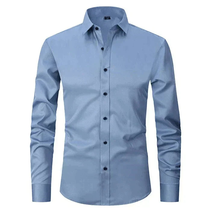 Chemise homme Léon à manches longues bleu clair, coupe slim tendance et finition élégante, parfaite pour un look moderne, chic et raffiné.