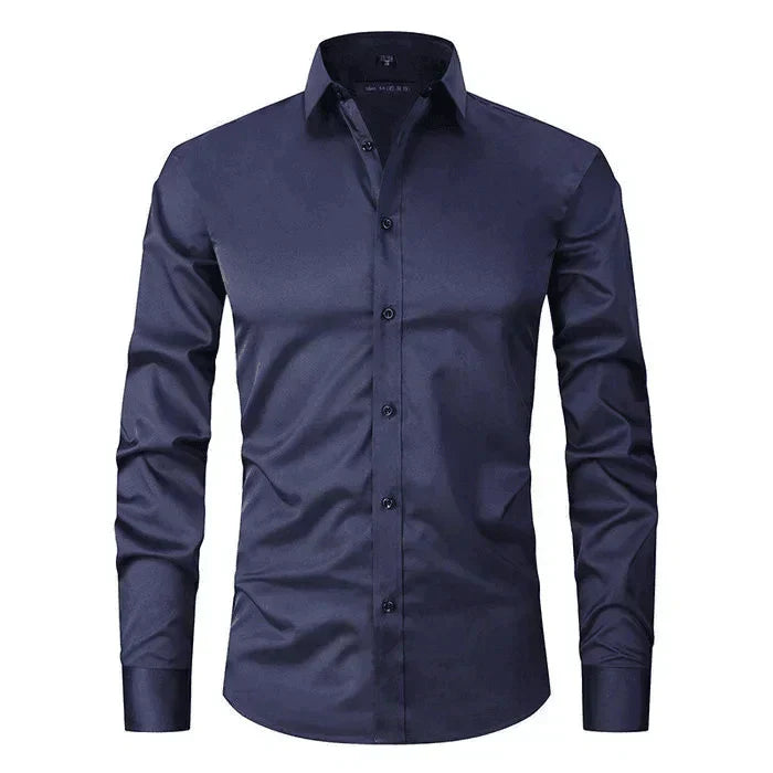 Chemise homme Léon à manches longues bleu marine, coupe ajustée et style tendance, idéale pour une tenue élégante, moderne et sophistiquée.