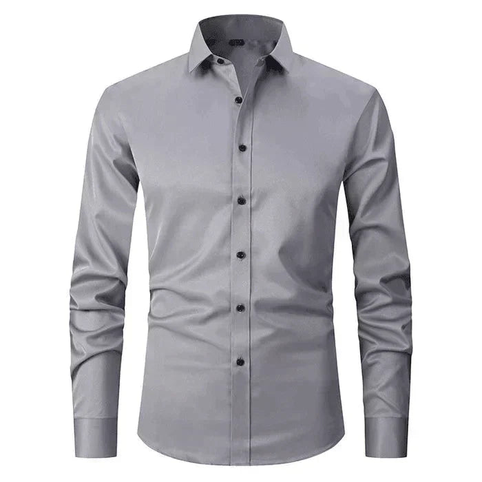 Chemise homme Léon à manches longues gris clair, style tendance avec coupe ajustée et finition élégante, idéale pour un look moderne et raffiné.