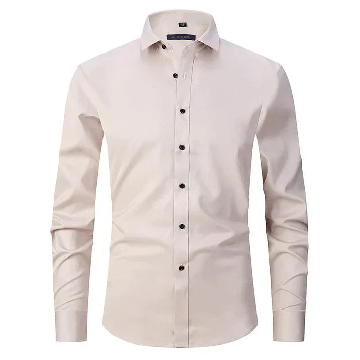 Chemise homme élégante à manches longues Léon, coupe tendance et ajustée, couleur beige clair, idéale pour un look chic et moderne au quotidien ou en soirée.