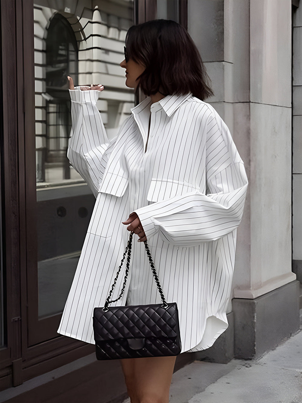 Chemise rayée oversize Latifa pour femme, boutons signature et coupe tendance adaptée aux tenues rentrée automnales.