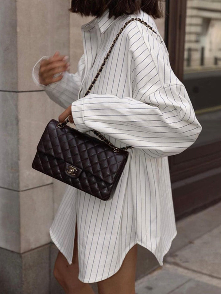 Chemise rayée oversize Latifa pour femme, boutons signature et coupe tendance adaptée aux tenues rentrée automnales.