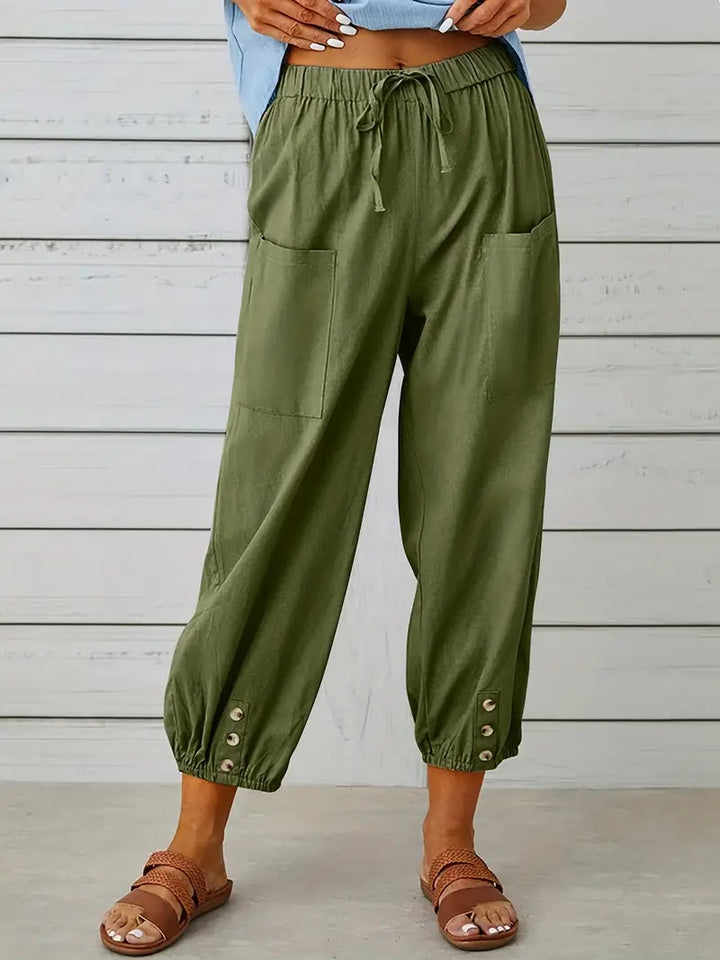 Pantalon Léontine harem ample pour femme, tissu fluide et coupe moderne adaptée aux tenues polyvalentes.