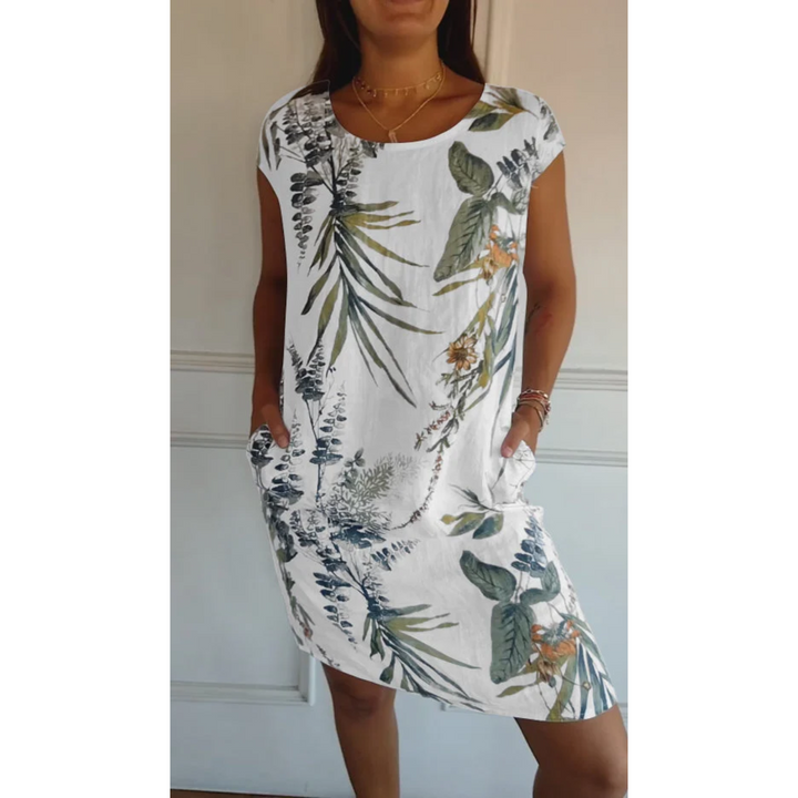 Cette robe d'été légère en lin, de couleur blanche avec un imprimé floral élégant, est idéale pour un look frais et estival. Sa coupe décontractée, avec des poches latérales pratiques, offre confort et style pour les journées ensoleillées.