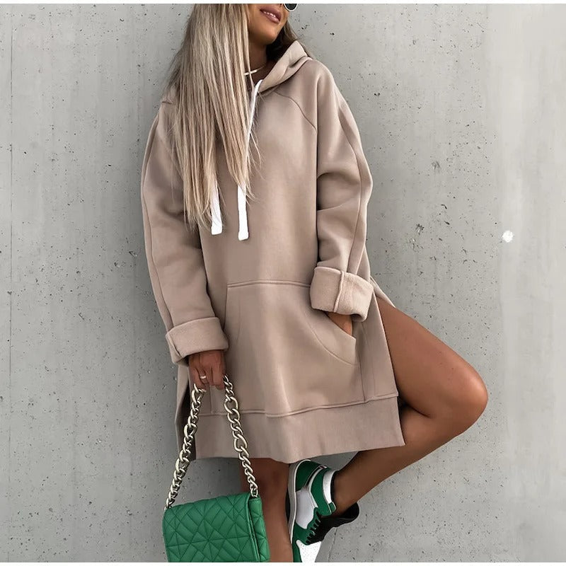 Sweat à capuche oversize Loane pour femme, coupe cocooning et matière douce adaptée aux tenues détente automnales.