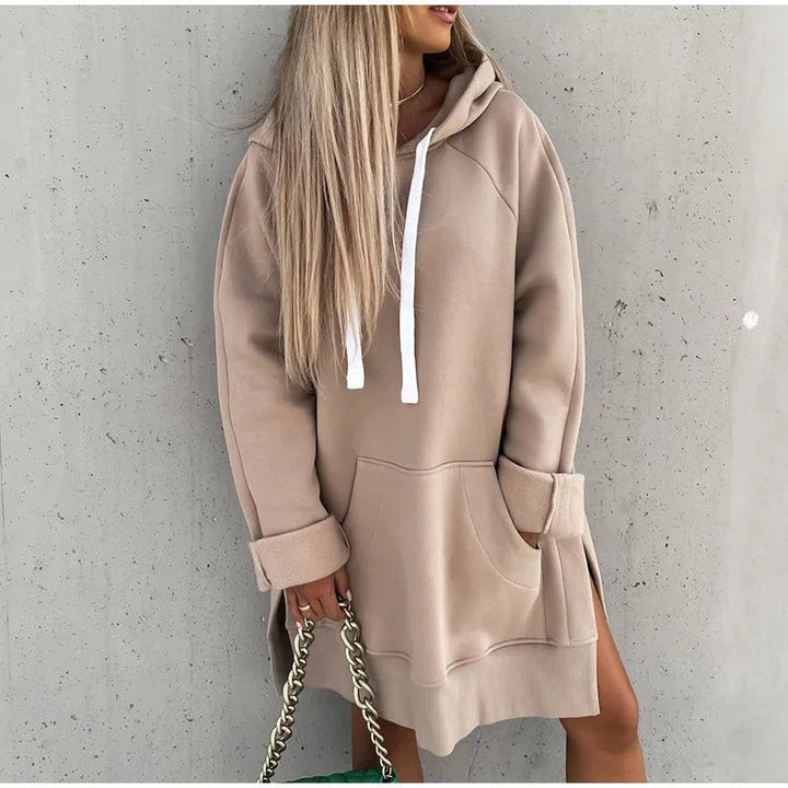 Sweat à capuche oversize Loane pour femme, coupe cocooning et matière douce adaptée aux tenues détente automnales.