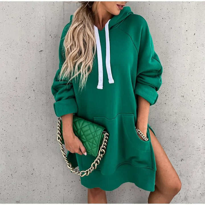 Sweat à capuche oversize Loane pour femme, coupe cocooning et matière douce adaptée aux tenues détente automnales.
