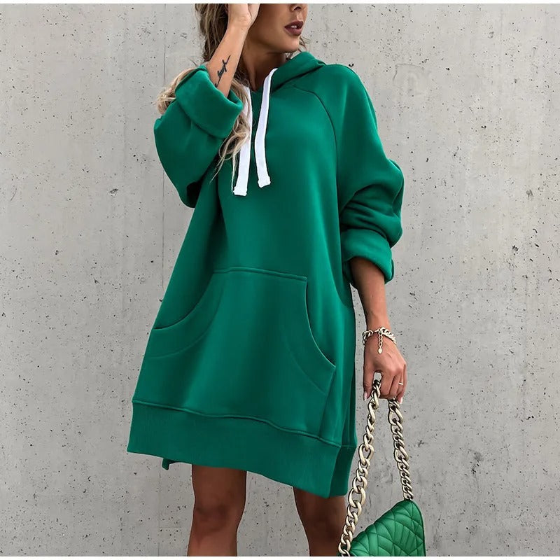 Sweat à capuche oversize Loane pour femme, coupe cocooning et matière douce adaptée aux tenues détente automnales.