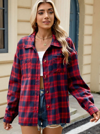  Chemise à carreaux rouge et bleu, coupe ample et décontractée, idéale pour un style casual et tendance.