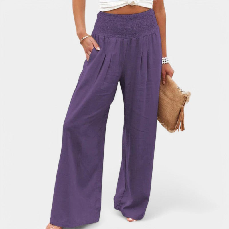 Ce pantalon en lin violet combine confort et élégance. Avec sa taille élastique et sa coupe fluide, il est idéal pour un look estival décontracté mais stylé. Parfait pour une tenue chic et confortable à porter tous les jours.