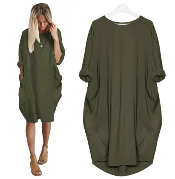 robe ample kaki à manches 3/4, col rond, grandes poches latérales et ourlet arrondi, présentée portée et sur cintre.