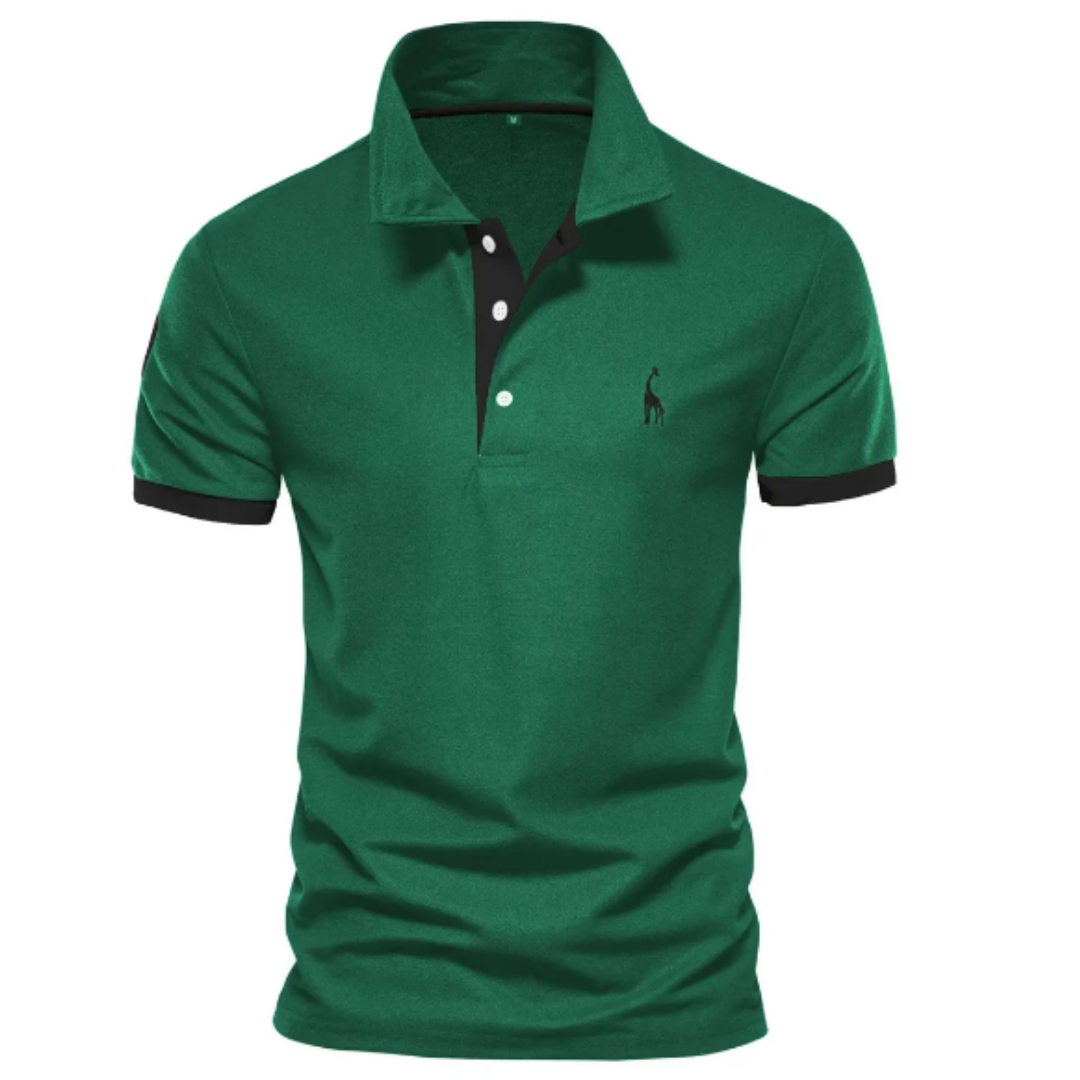 Polo pour homme à manches courtes de couleur verte, avec col classique, patte de boutonnage contrastée noire et finitions noires aux manches, présenté sur fond blanc.