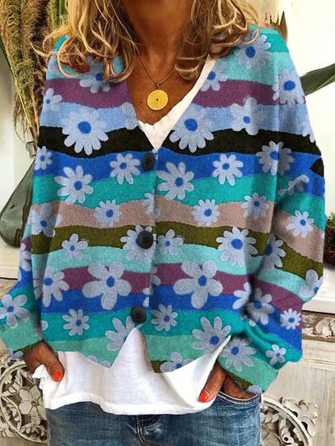 Optez pour le cardigan Nadia, un modèle long et chaleureux avec un design floral multicolore. Ce cardigan offre confort et style, parfait pour ajouter une touche moderne à vos tenues tout en restant au chaud pendant les journées fraîches.