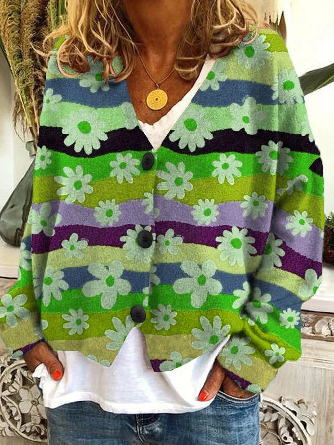 Restez élégante et au chaud avec le cardigan long Nadia. Ce modèle coloré aux motifs floraux et aux couleurs vibrantes ajoutera une touche joyeuse à votre look, tout en vous offrant confort et chaleur pendant les journées fraîches. Parfait pour un style décontracté et moderne.
