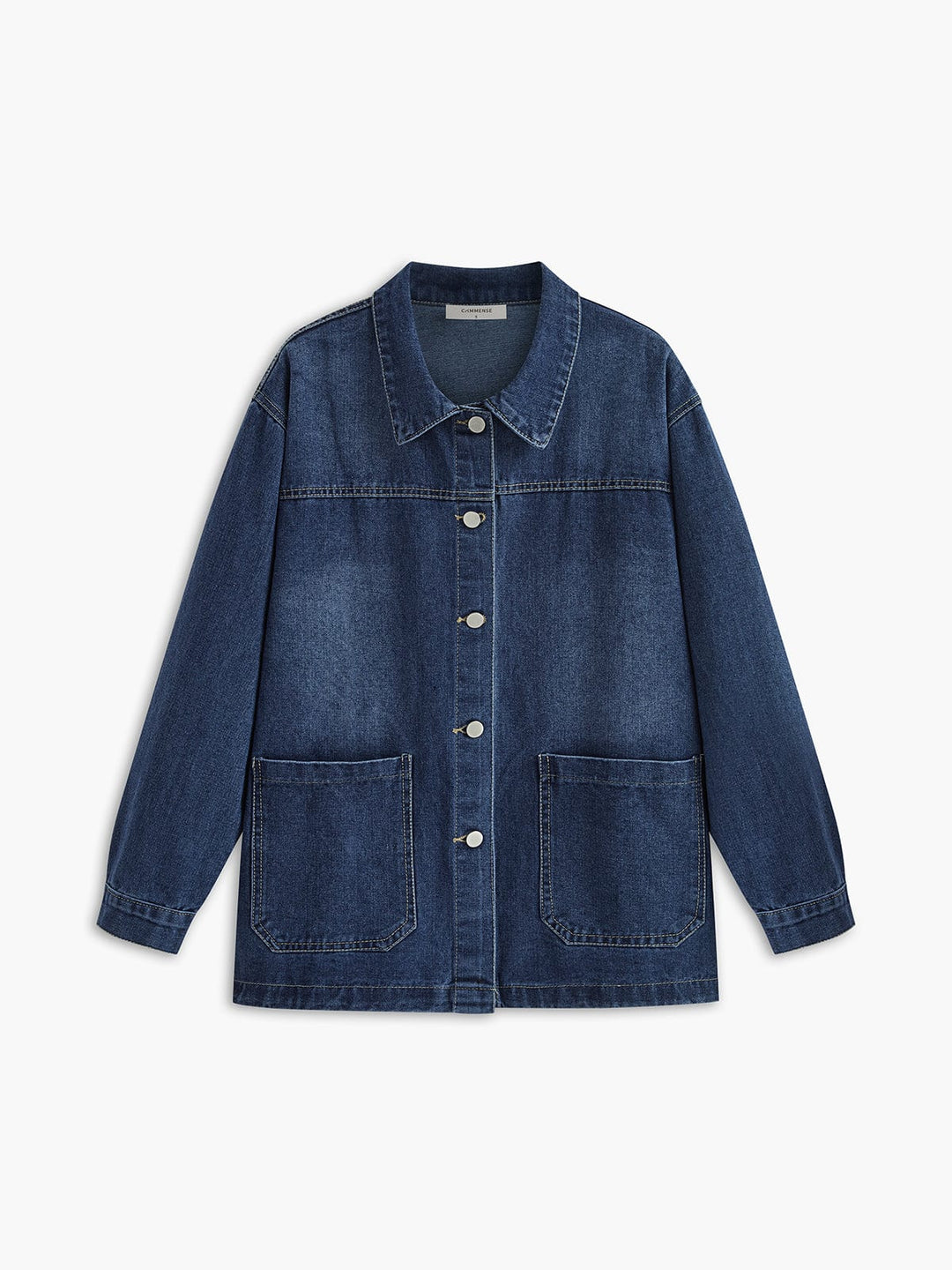 Veste en jean Nyselle pour femme, avec une coupe moderne et décontractée. Cette veste en denim bleu est dotée de boutons métalliques et de grandes poches avant, offrant un look casual et élégant, parfait pour toutes les occasions.