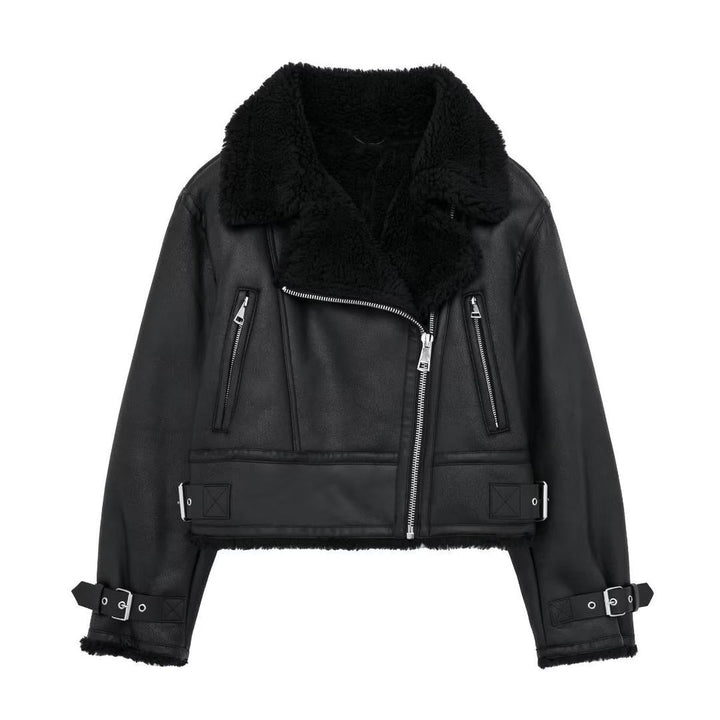 Veste Odette coupe courte pour femme, doublure chaude adaptée aux tenues hivernales urbaines.