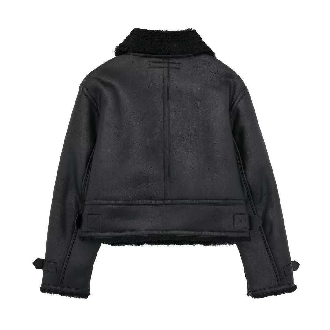 Veste Odette coupe courte pour femme, doublure chaude adaptée aux tenues hivernales urbaines.