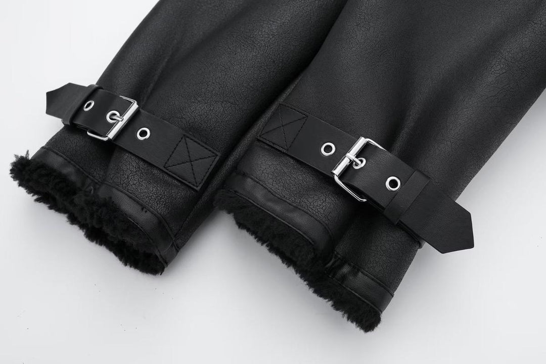 Veste Odette coupe courte pour femme, doublure chaude adaptée aux tenues hivernales urbaines.