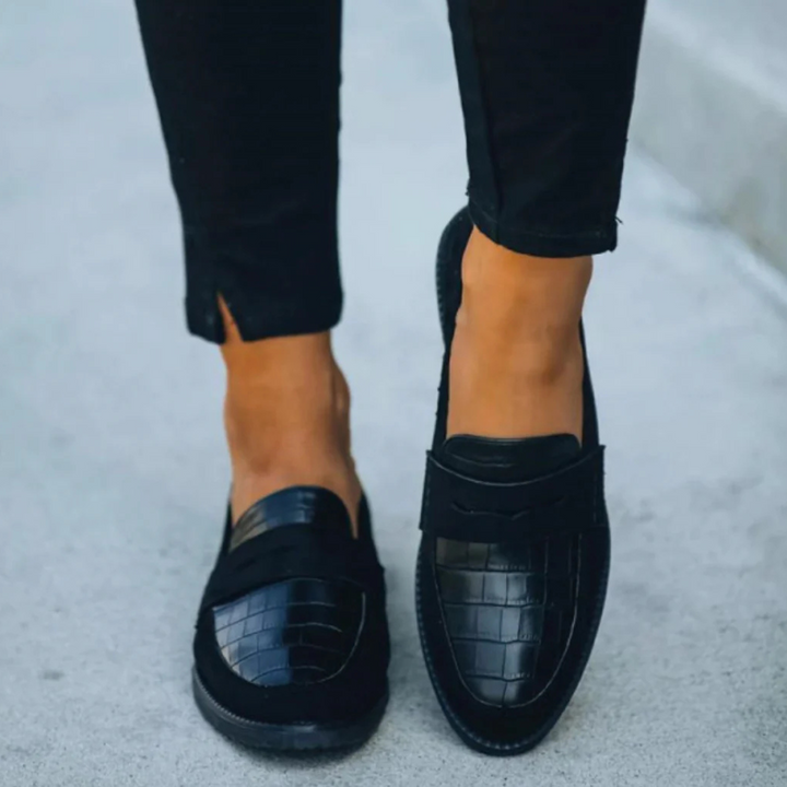 Mocassins Phaedra classiques pour femme, ligne intemporelle et semelle confortable adaptée aux tenues polyvalentes.