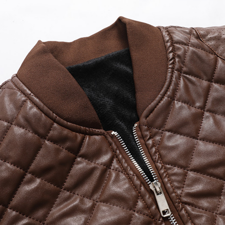 Veste Corentin style biker pour homme, chaleur maintenue et fermeture éclair adaptée aux tenues d'automne.