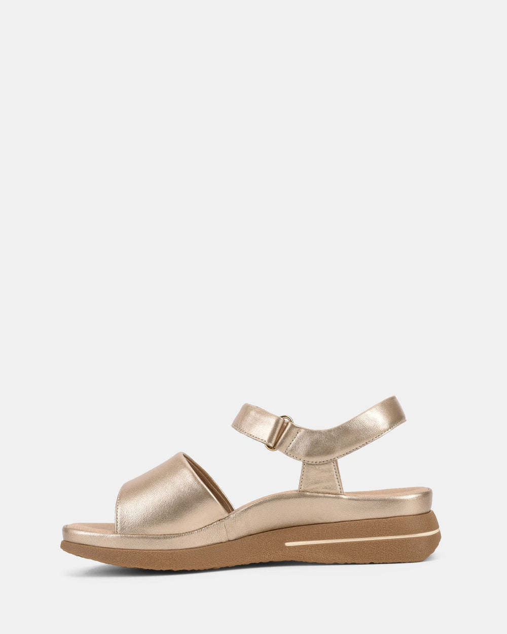 Vue latérale des sandales pour femmes à l'aspect métallisé, offrant un design moderne et élégant. Ces sandales sont équipées d'une sangle ajustable à la cheville pour un confort optimal et un maintien sécurisé. Parfaites pour allier style et confort pendant les journées estivales.
