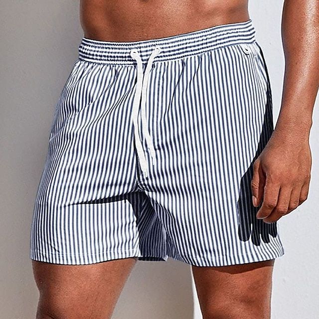 Short de bain homme à fines rayures bleu marine et blanc, taille élastique avec cordon de serrage et poche latérale, coupe confortable et look estival.