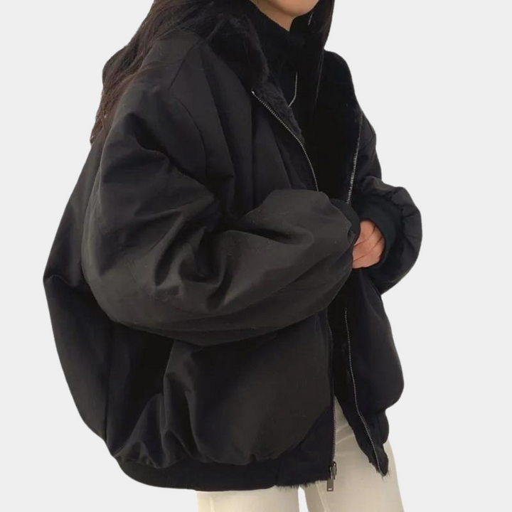 Veste Rosalie d'hiver double couche à capuche pour femme, isolation adaptée aux tenues hivernales polyvalentes.