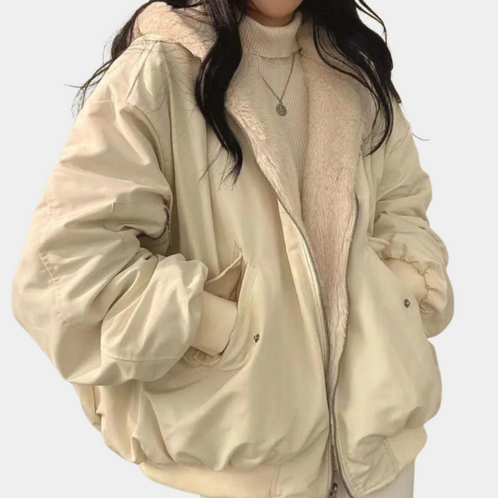 Veste Rosalie d'hiver double couche à capuche pour femme, isolation adaptée aux tenues hivernales polyvalentes.