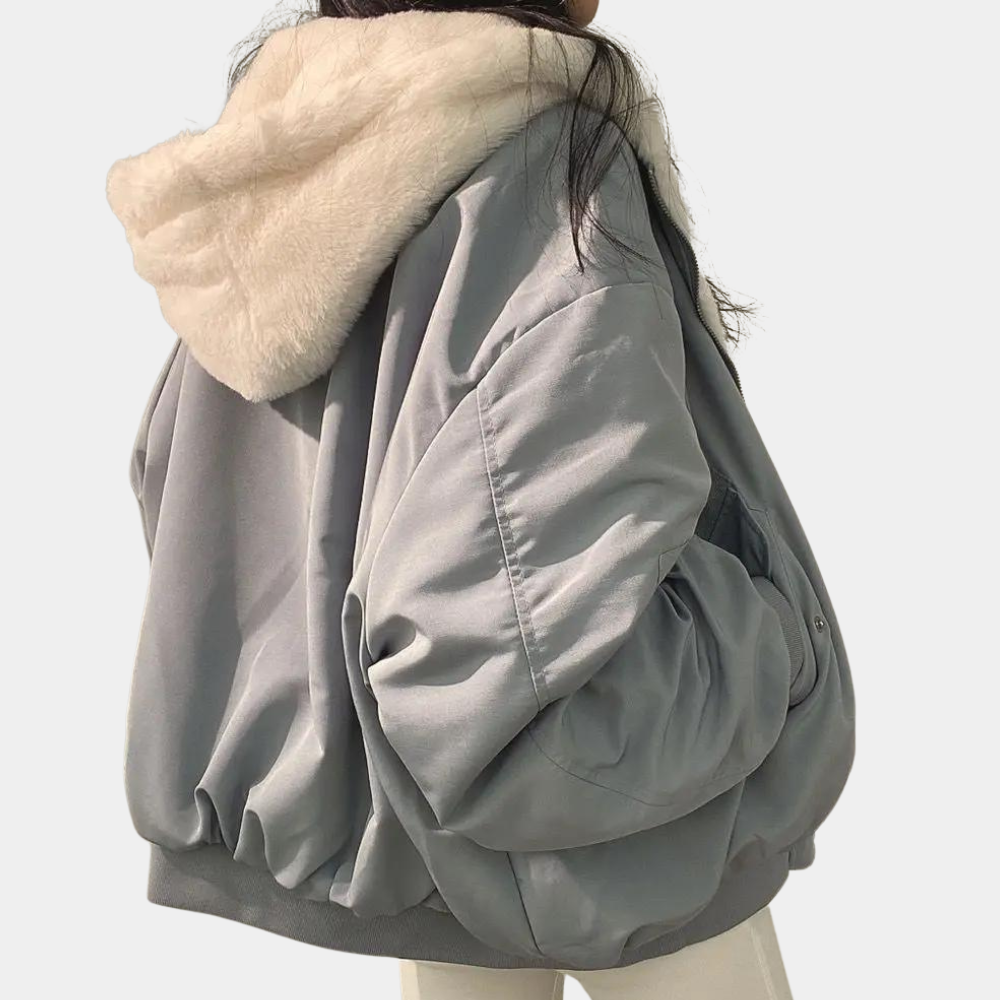 Veste Rosalie d'hiver double couche à capuche pour femme, isolation adaptée aux tenues hivernales polyvalentes.