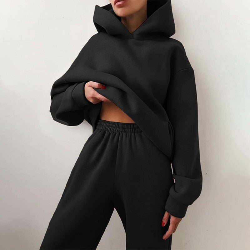 l'ensemble jogging adapté aux tenues polyvalentes.