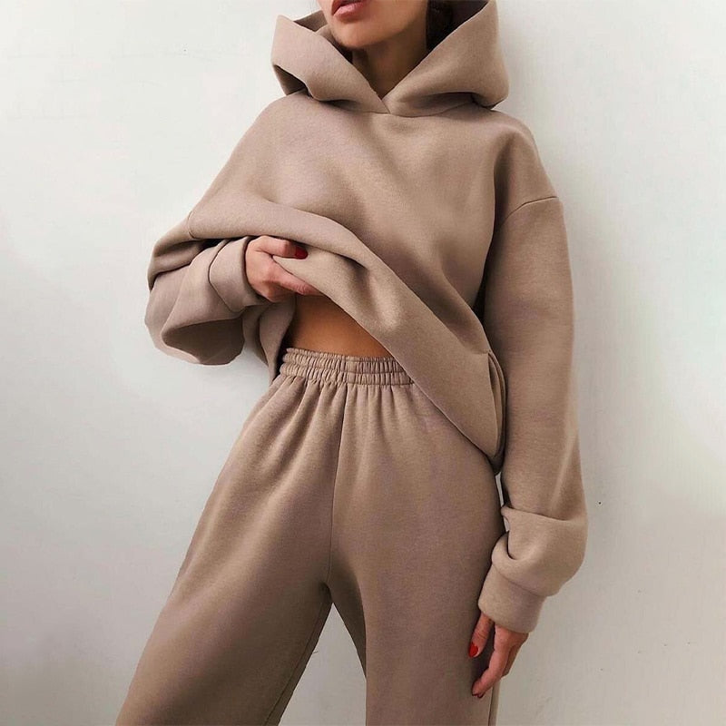 l'ensemble jogging adapté aux tenues polyvalentes.