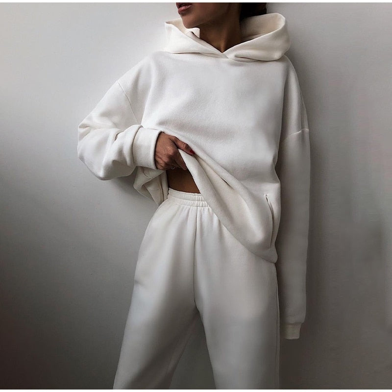 l'ensemble jogging adapté aux tenues polyvalentes.