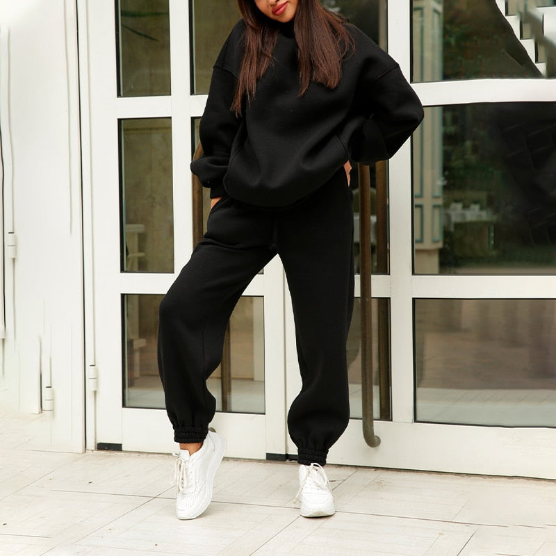 l'ensemble jogging adapté aux tenues polyvalentes.