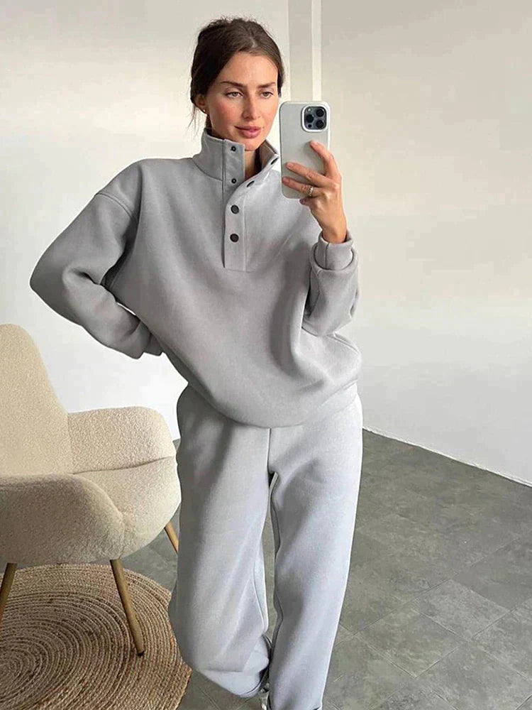 l'ensemble sweat adapté aux tenues polyvalentes.