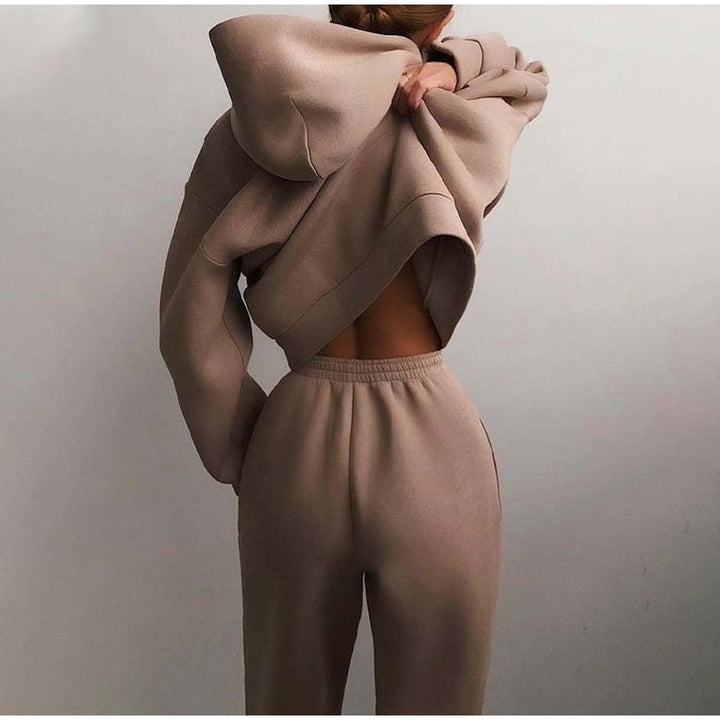 l'ensemble jogging adapté aux tenues polyvalentes.