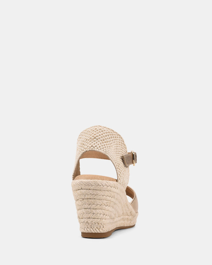 Vue arrière des sandales compensées pour femmes, avec talon en corde tressée style espadrille et sangle de cheville ajustable. Design élégant offrant maintien, confort et allure moderne.