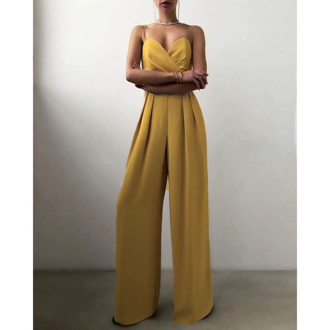Découvrez la combinaison Sanaa, un choix moderne et confortable pour femmes. Avec son design élégant et sa coupe fluide, elle est parfaite pour toute occasion. Disponible en couleur jaune, cette combinaison offre à la fois style et confort, avec un haut croisé et une taille haute. Un incontournable pour votre garde-robe.