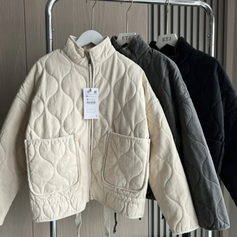 Veste matelassée Saphira d'hiver pour femme, matelassage isolant adaptée aux tenues hivernales tendance.