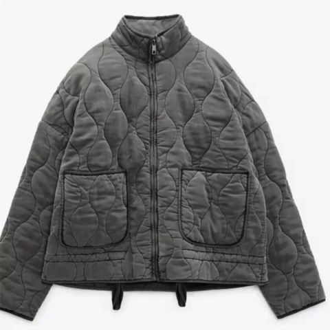 Veste matelassée Saphira d'hiver pour femme, matelassage isolant adaptée aux tenues hivernales tendance.