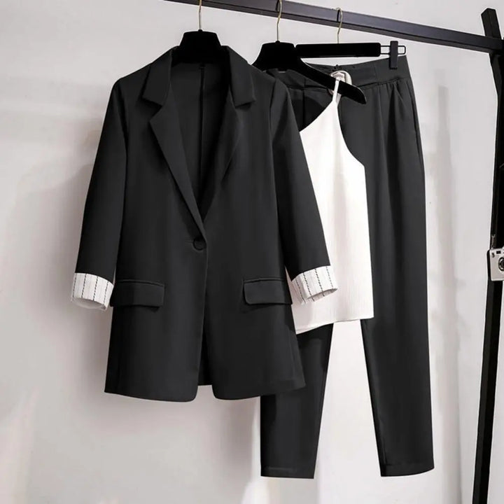 Ensemble blazer trois pièces Chavi pour femme, coupe chic coordonnée adaptée aux tenues professionnelles.
