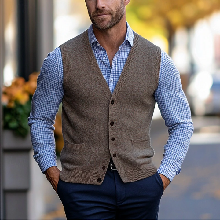 Cardigan Frederik sans manches pour homme, maille douce adaptée aux tenues mi-saison polyvalentes.