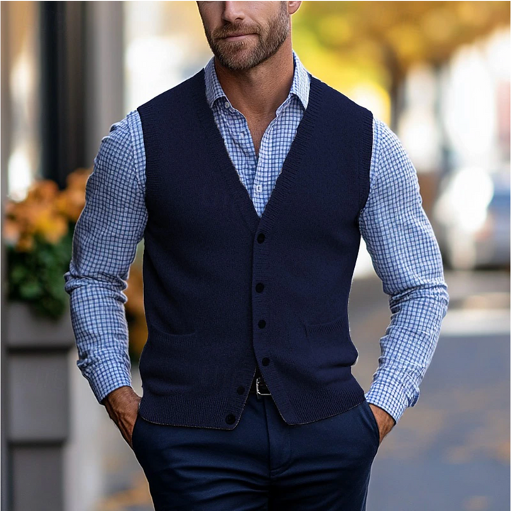 Cardigan Frederik sans manches pour homme, maille douce adaptée aux tenues mi-saison polyvalentes.
