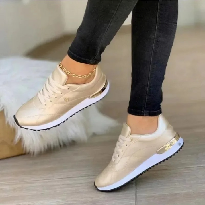 Sneakers Ella en similicuir pour femme, semelle confortable adaptée aux tenues polyvalentes toute saison.