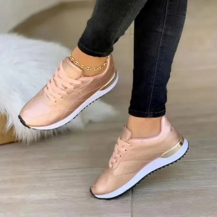 Sneakers Ella en similicuir pour femme, semelle confortable adaptée aux tenues polyvalentes toute saison.